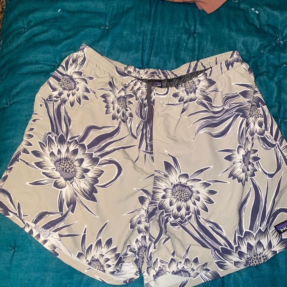 PATAGONIA MEN'S BAGGIES ATHLETIC SHORTS - FROM A DOG FRIENDLY HOME